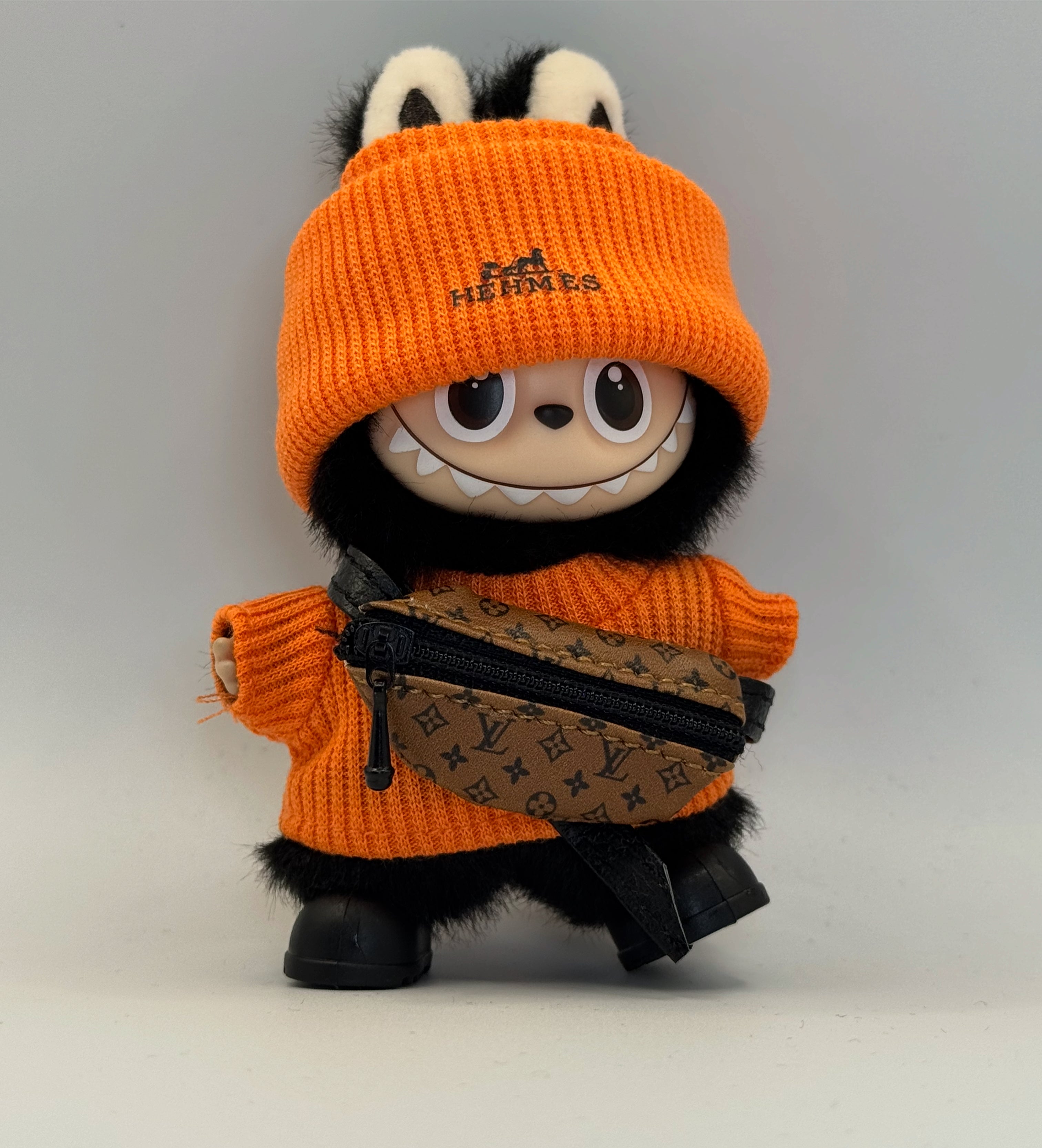 4 piece luxury outfit for V4 PFL Labubu (Doll not included)