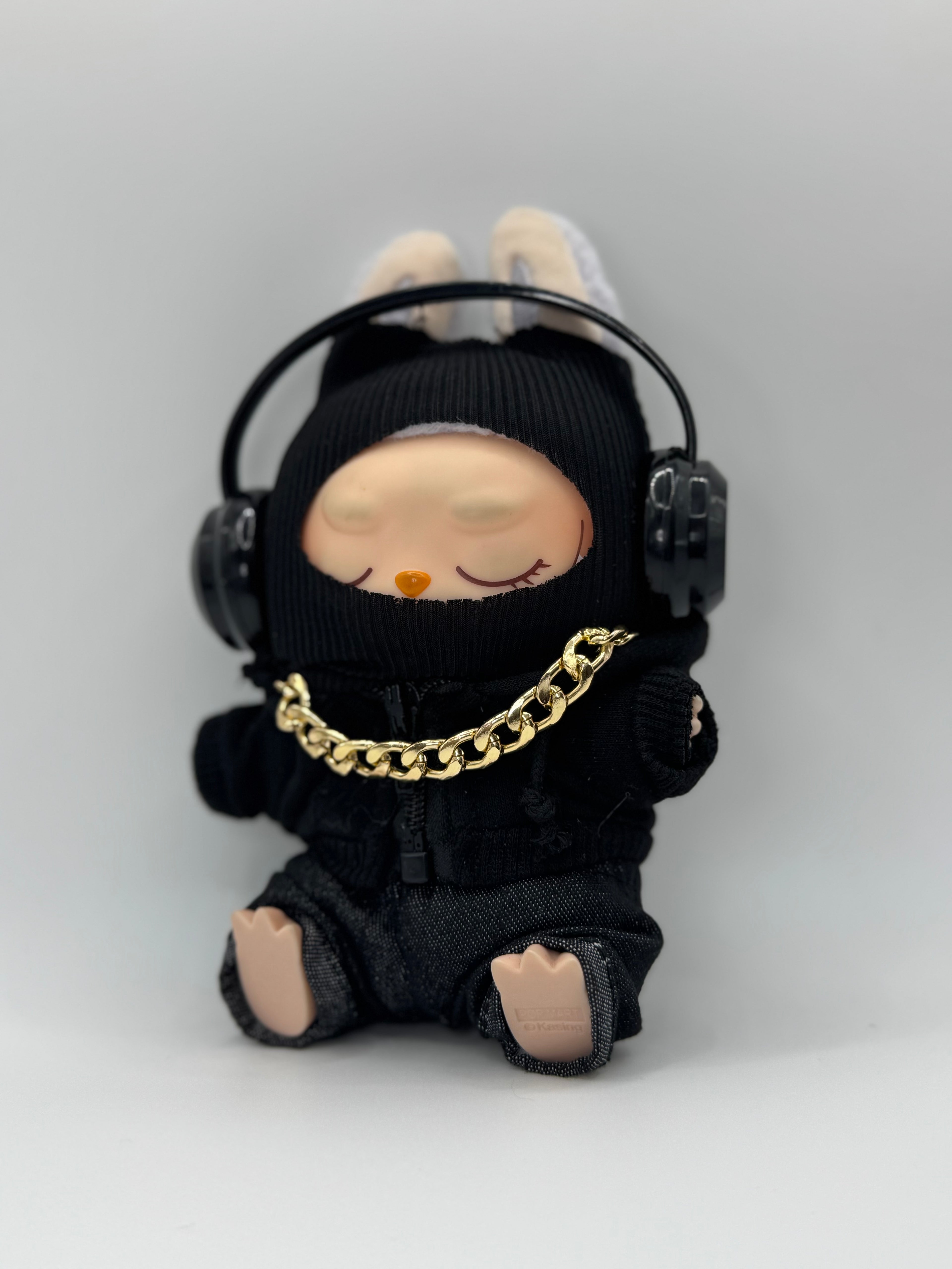 All black outfit with chain and headphone accessory, fits 17 cm Labubu  (DOLL NOT INCLUDED)