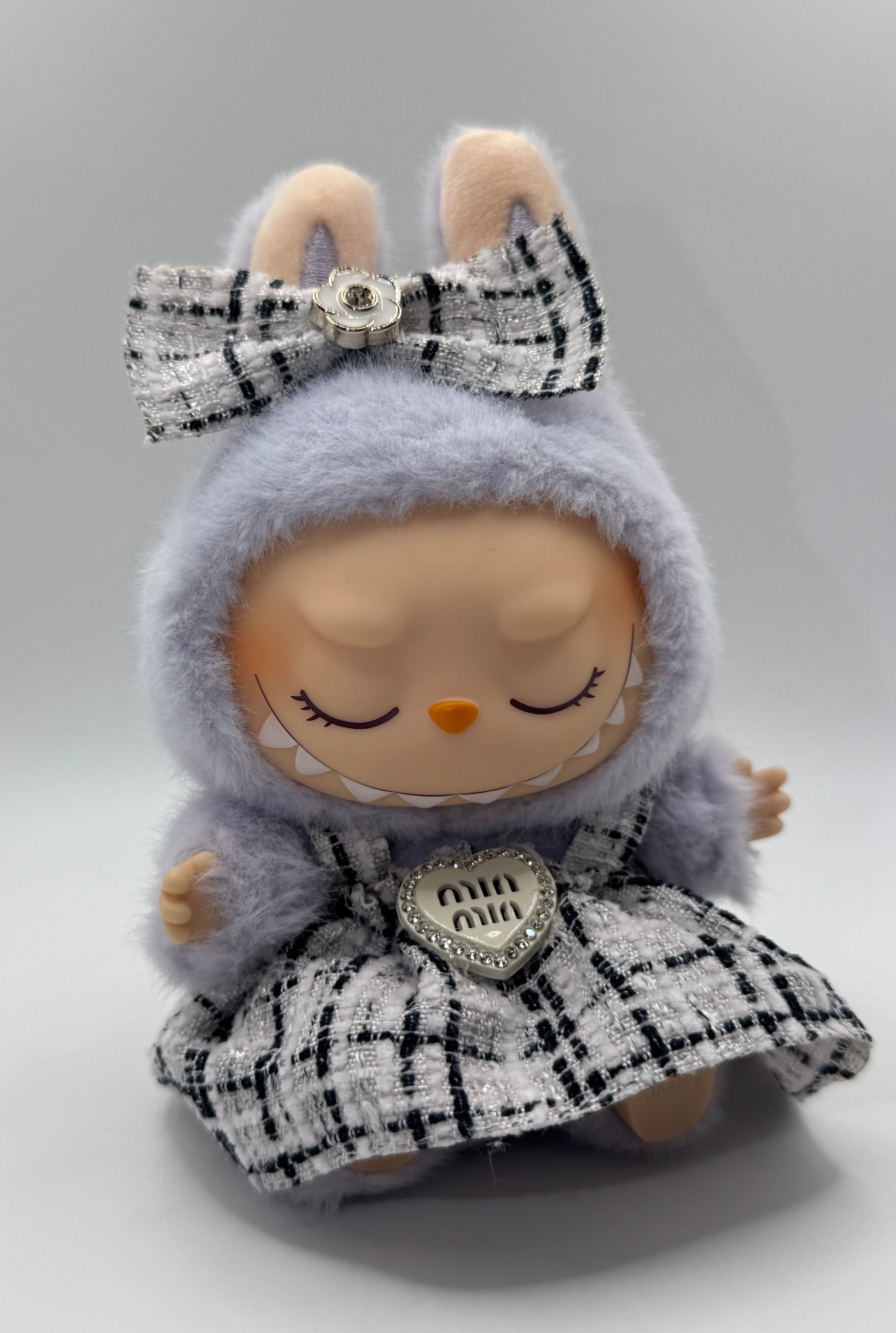 Dress with bow fits V1-3 Labubu (Doll not included)