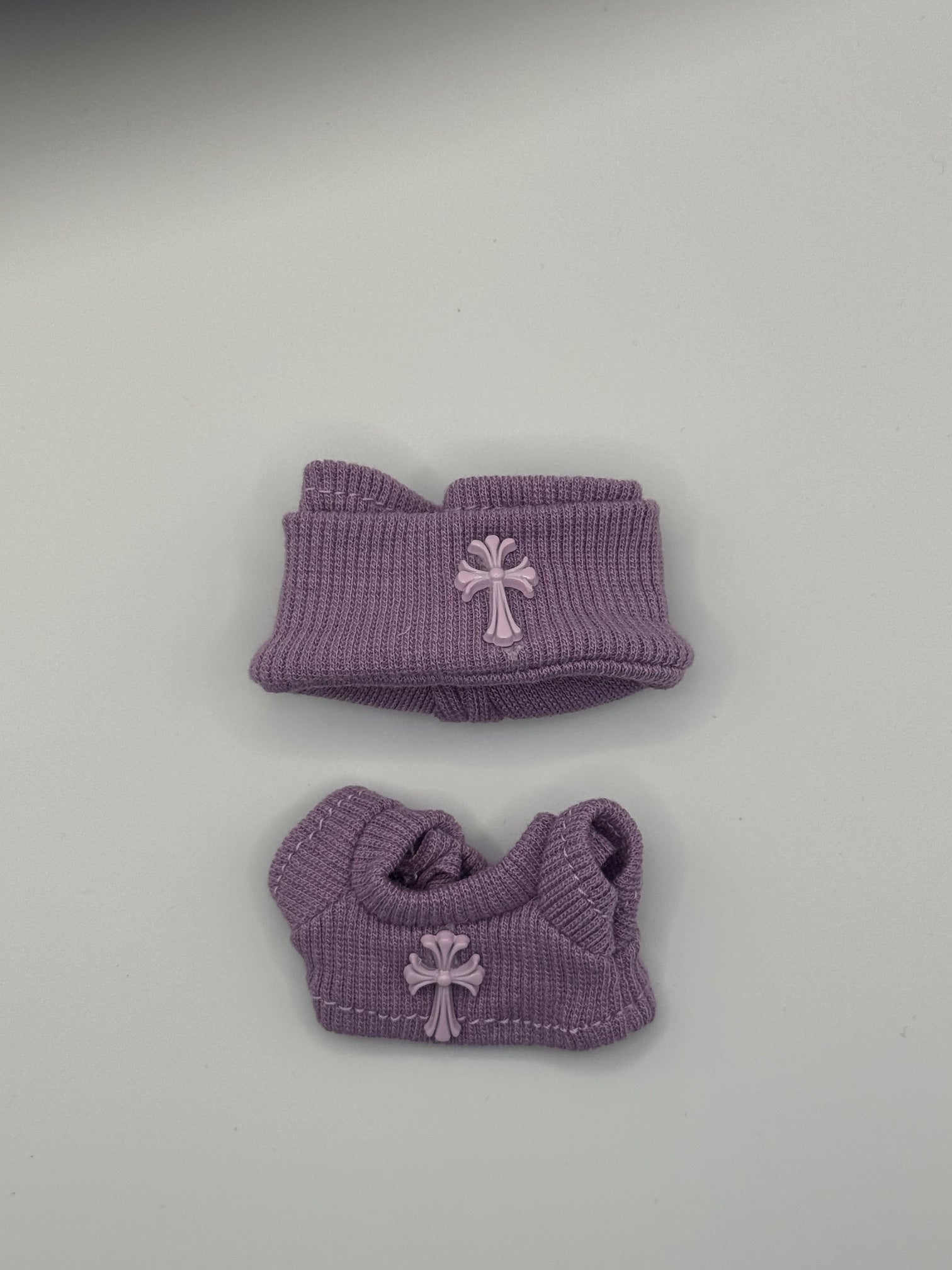 Cross sweater set, fits V4 PFL Labubu (Doll not included)