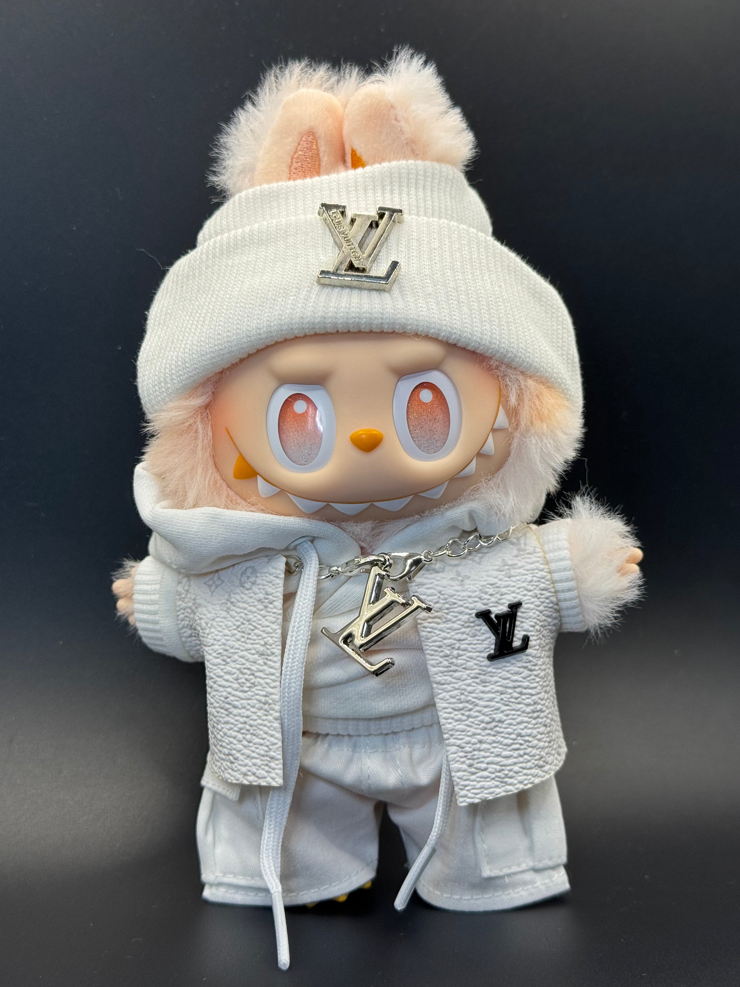 All white "Ghost me LV" set (Doll not included)