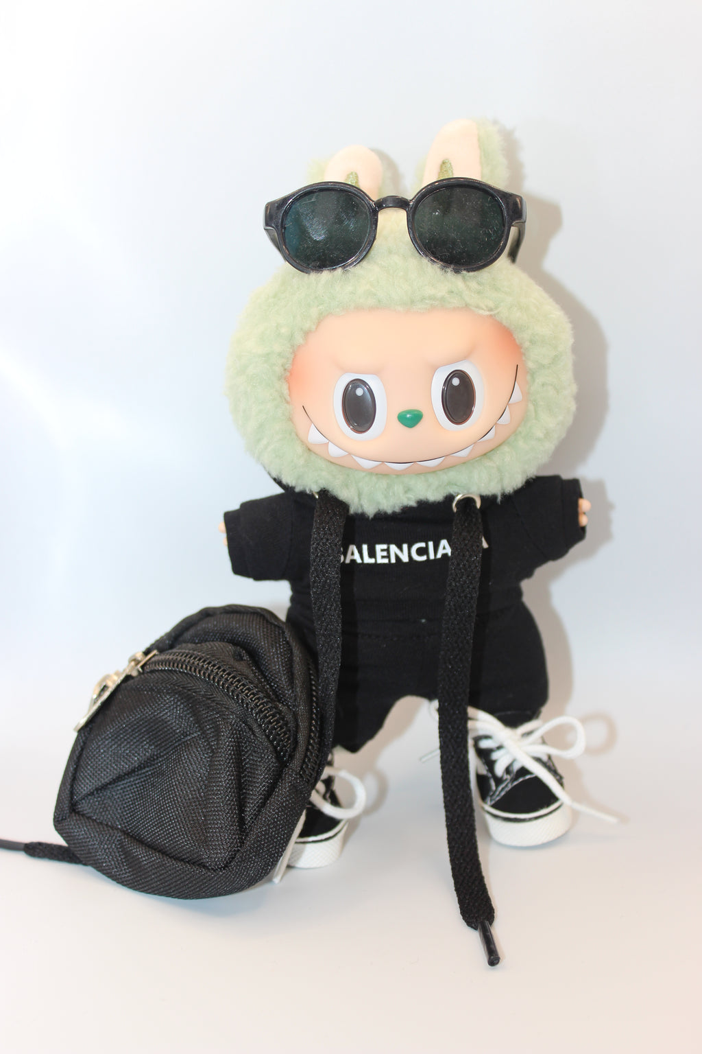 Designer outfit with 2 color options - complete outfit, fits V1-3 Labubu (Doll not included)