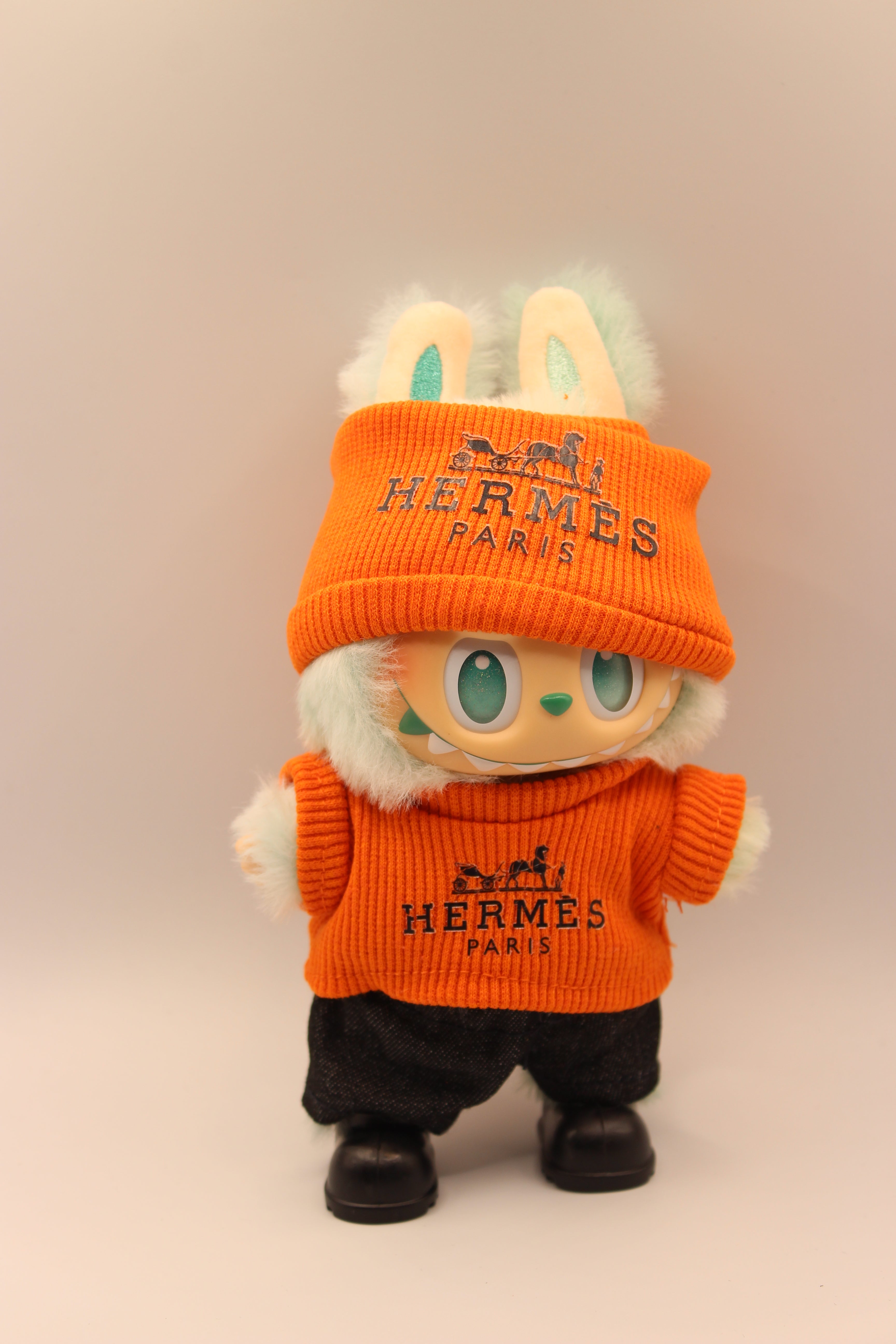 Designer outfit, fits V1-3 Labubu (Doll not included)